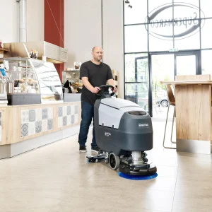 productrange-scrubber-man-cleaning-cafe